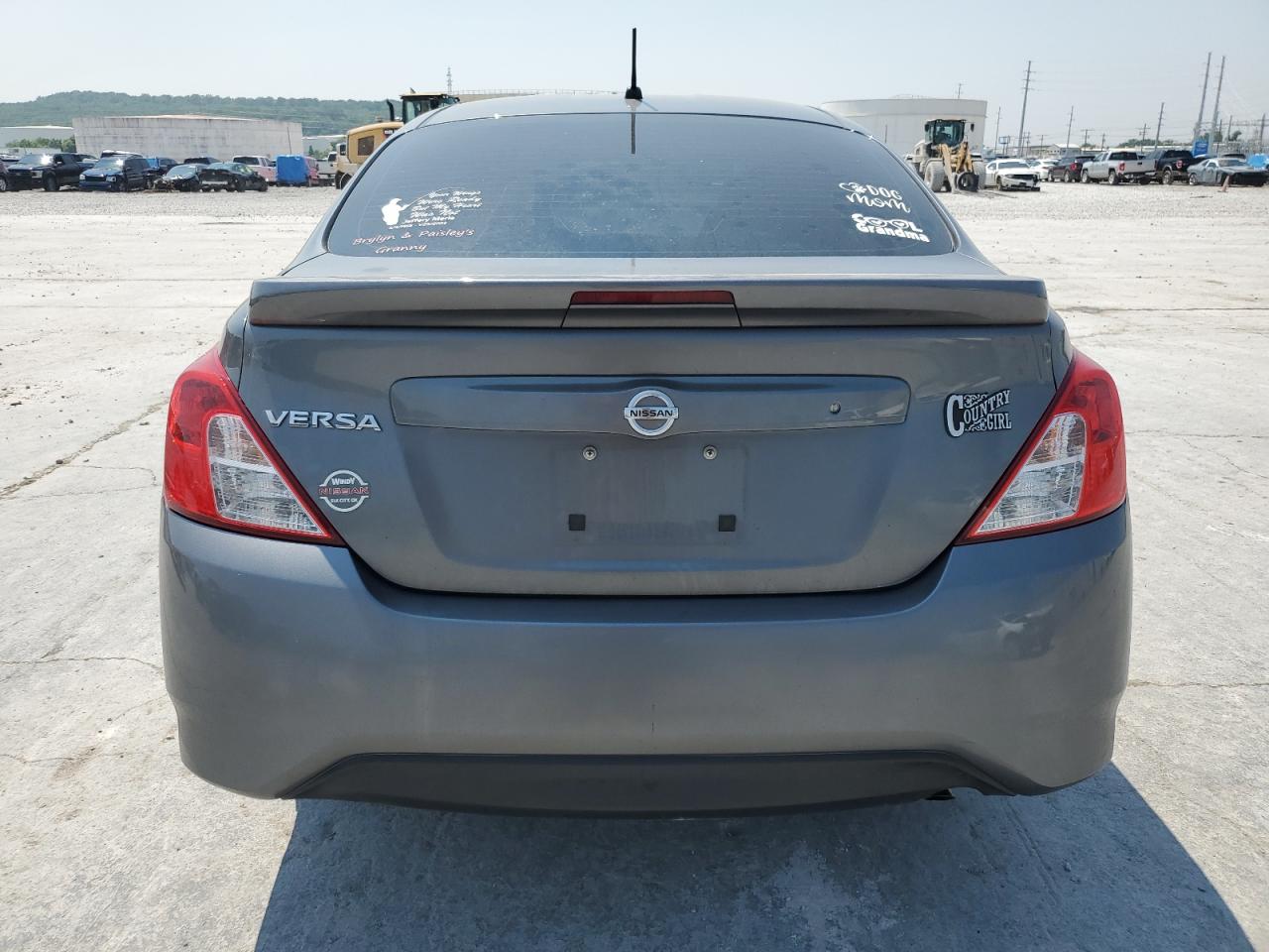 3N1CN7AP9JL864023 2018 Nissan Versa S