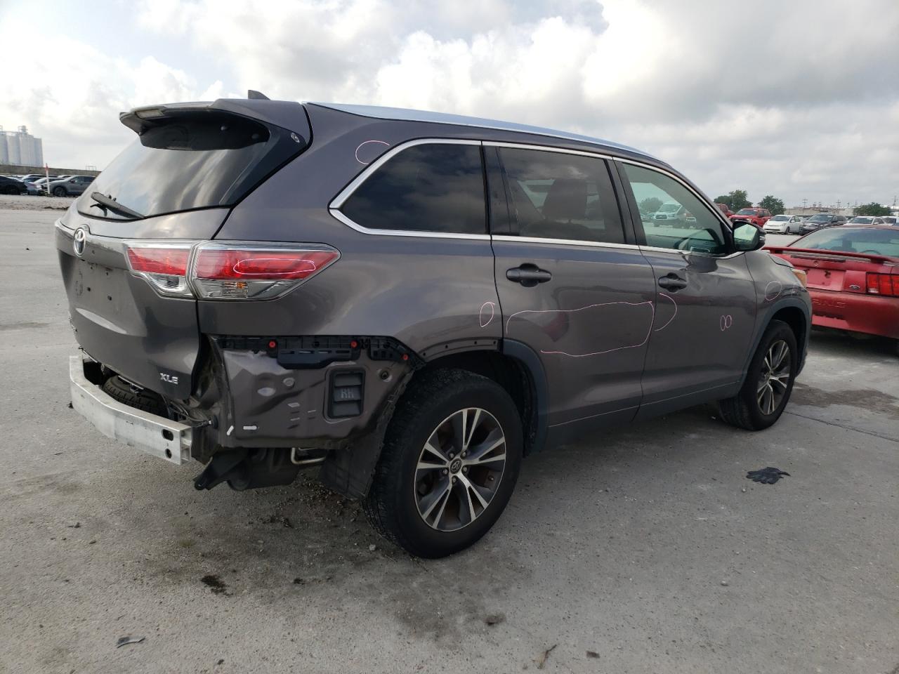 5TDKKRFH7GS156824 2016 Toyota Highlander Xle