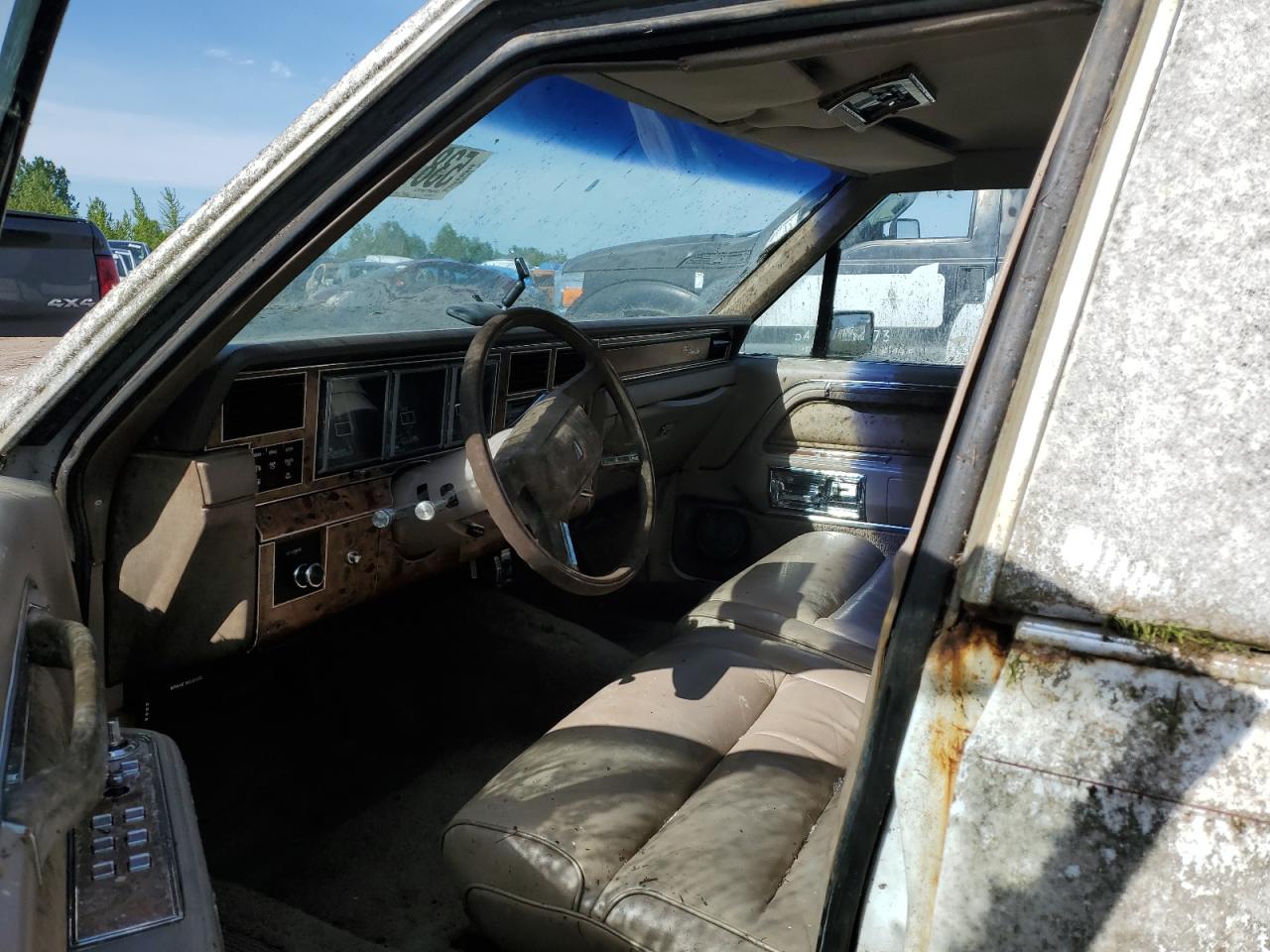 1LNBM81F3HY686655 1987 Lincoln Town Car