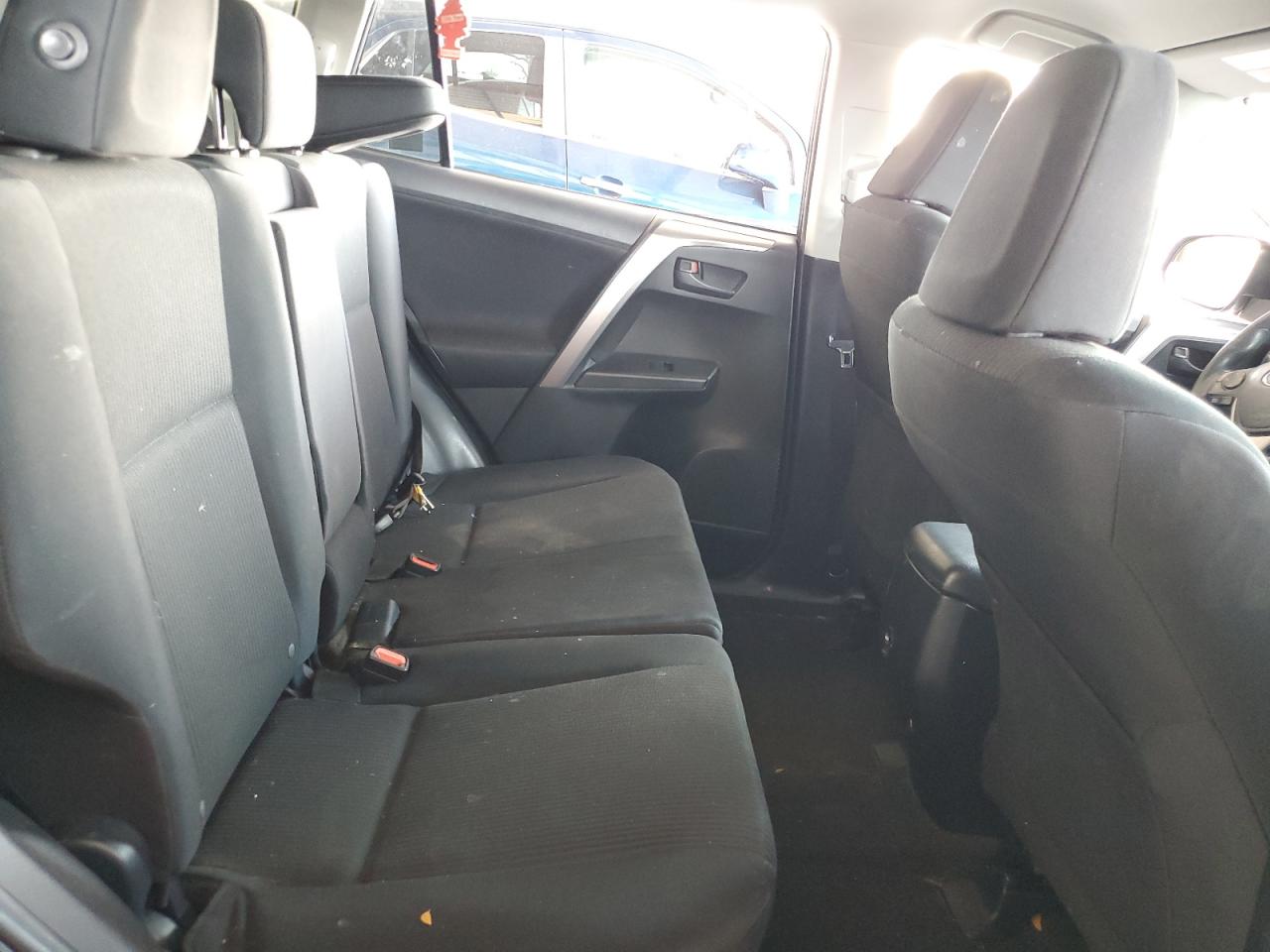 JTMZFREV1HJ710934 2017 Toyota Rav4 Le