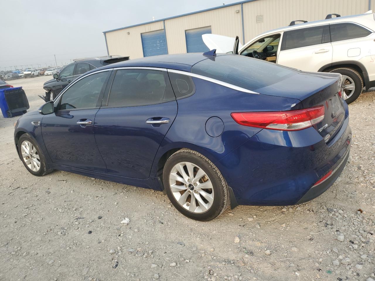 5XXGU4L36JG200137 2018 Kia Optima Ex