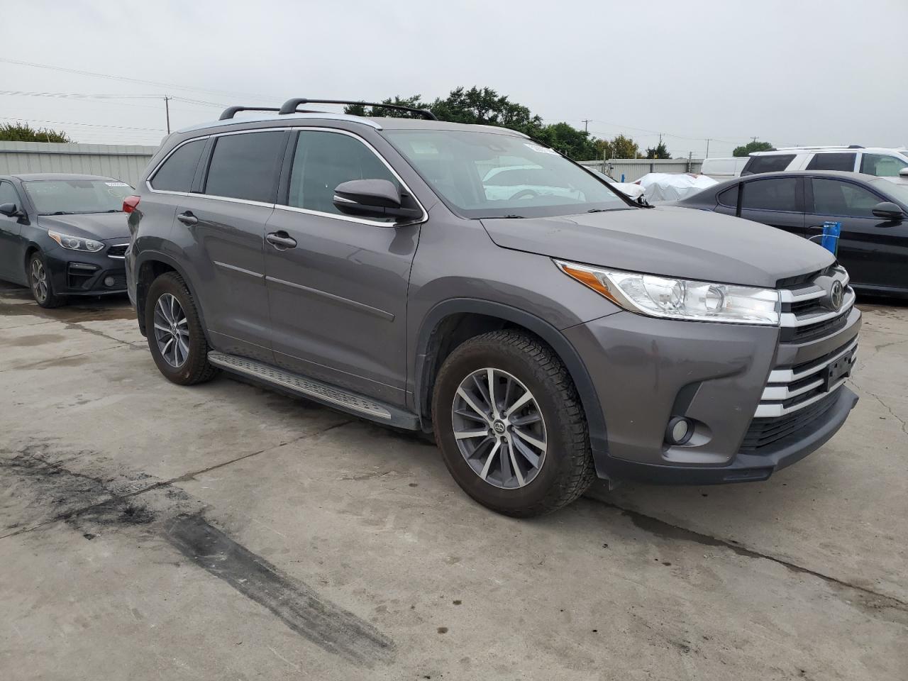 5TDJZRFH0HS404095 2017 Toyota Highlander Se