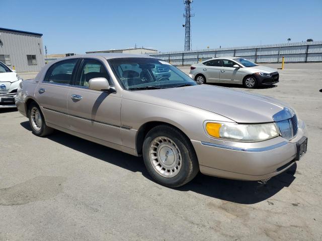 1998 Lincoln Town Car Signature VIN: 1LNFM82W1WY655577 Lot: 57064324