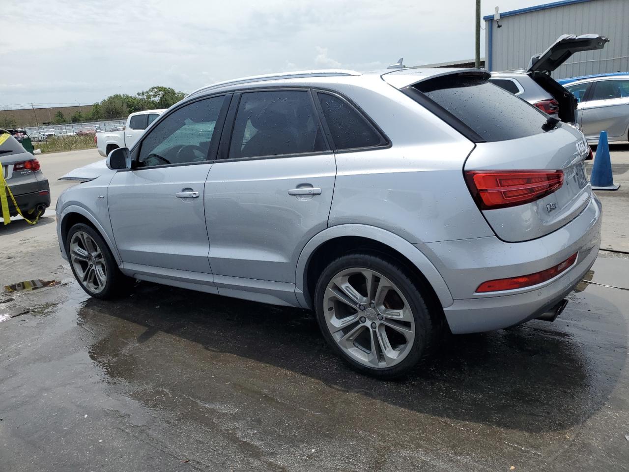 WA1BCCFS7JR005343 2018 Audi Q3 Premium