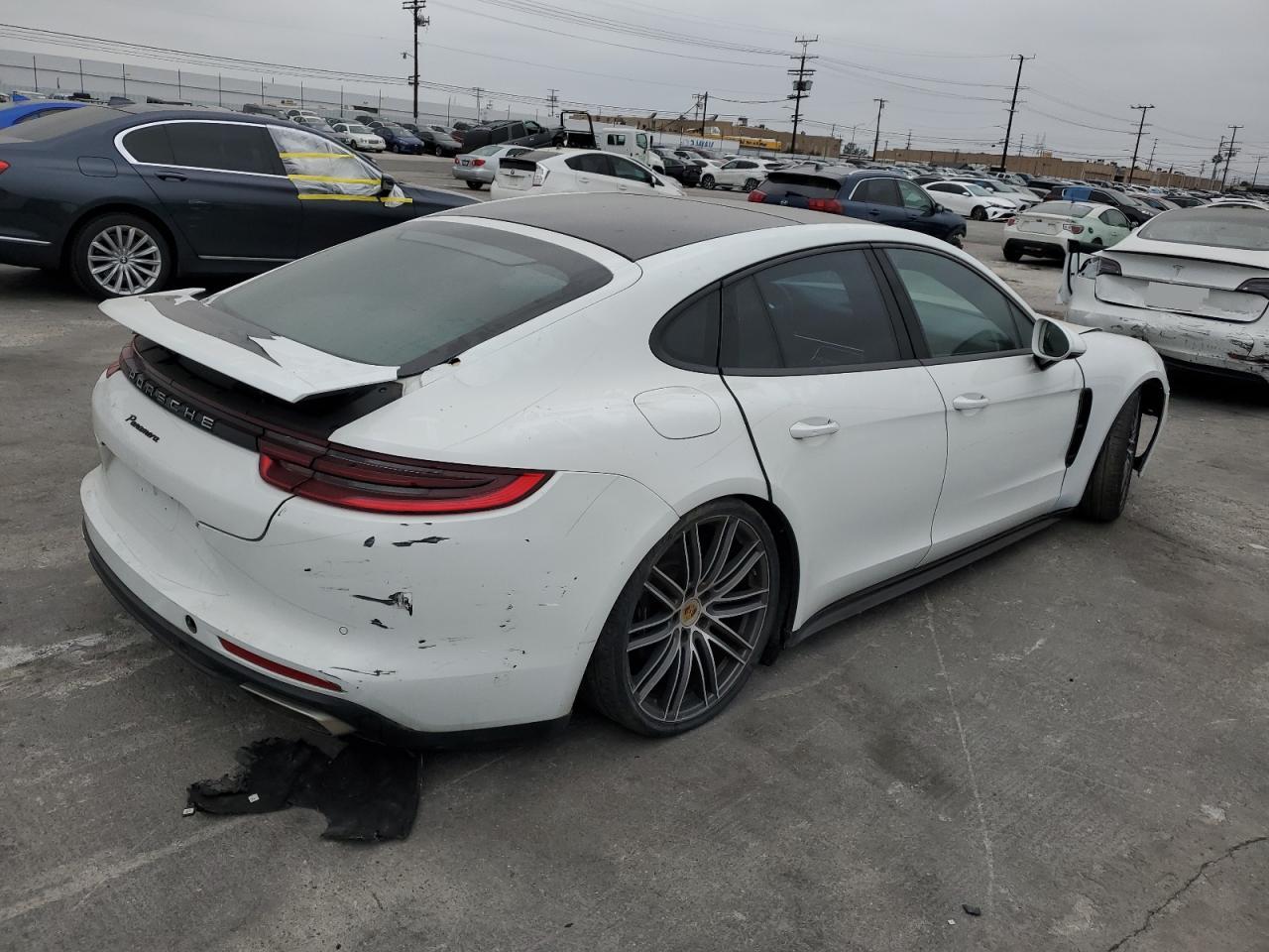 WP0AA2A76HL102017 2017 Porsche Panamera 2