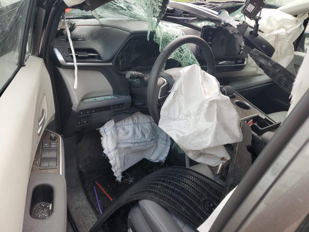 5TDJSKFC0MS023518 2021 Toyota Sienna Xle