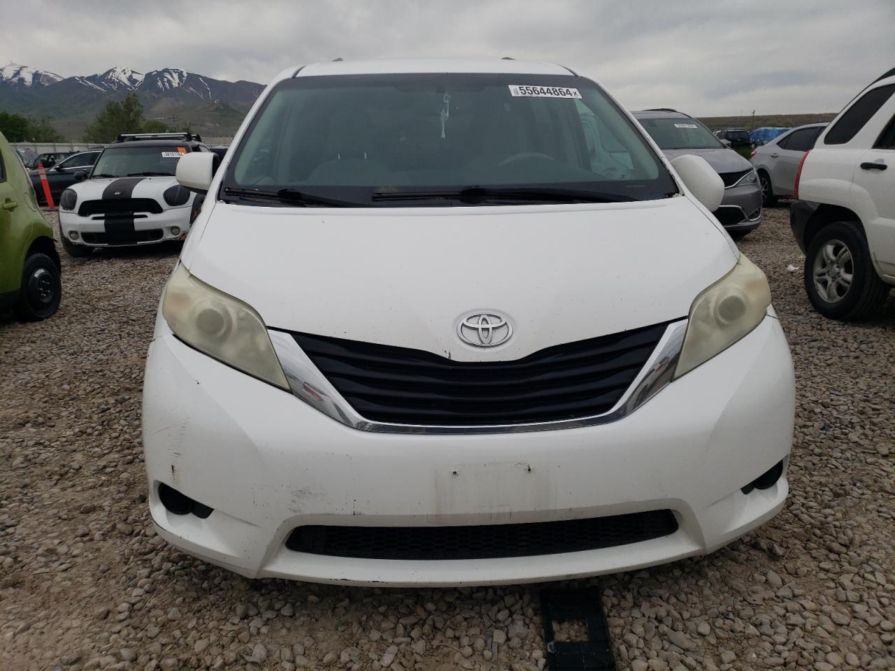 5TDKA3DCXBS008893 2011 Toyota Sienna Base