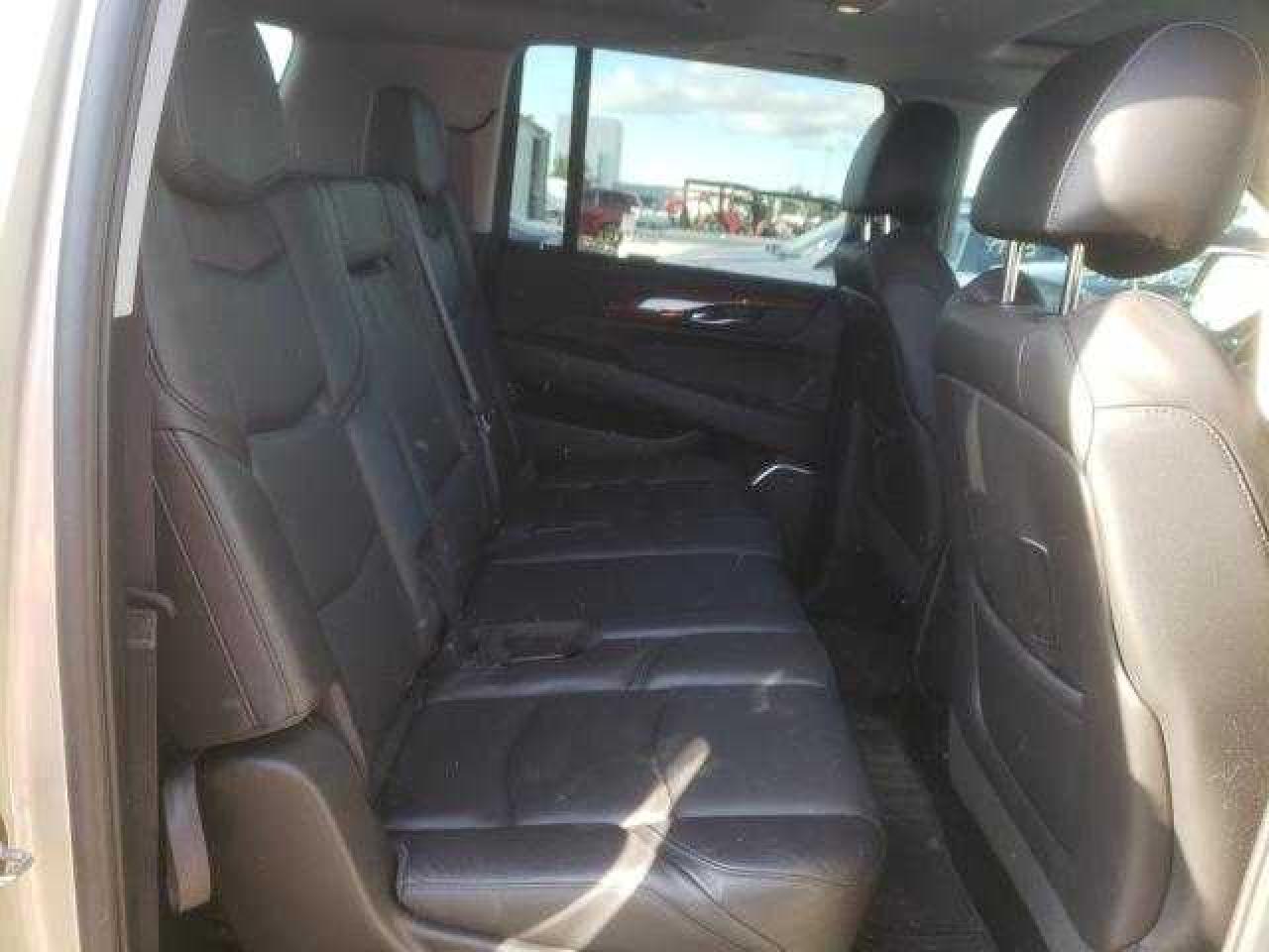 2017 Cadillac Escalade Esv Luxury vin: 1GYS3HKJ8HR199868