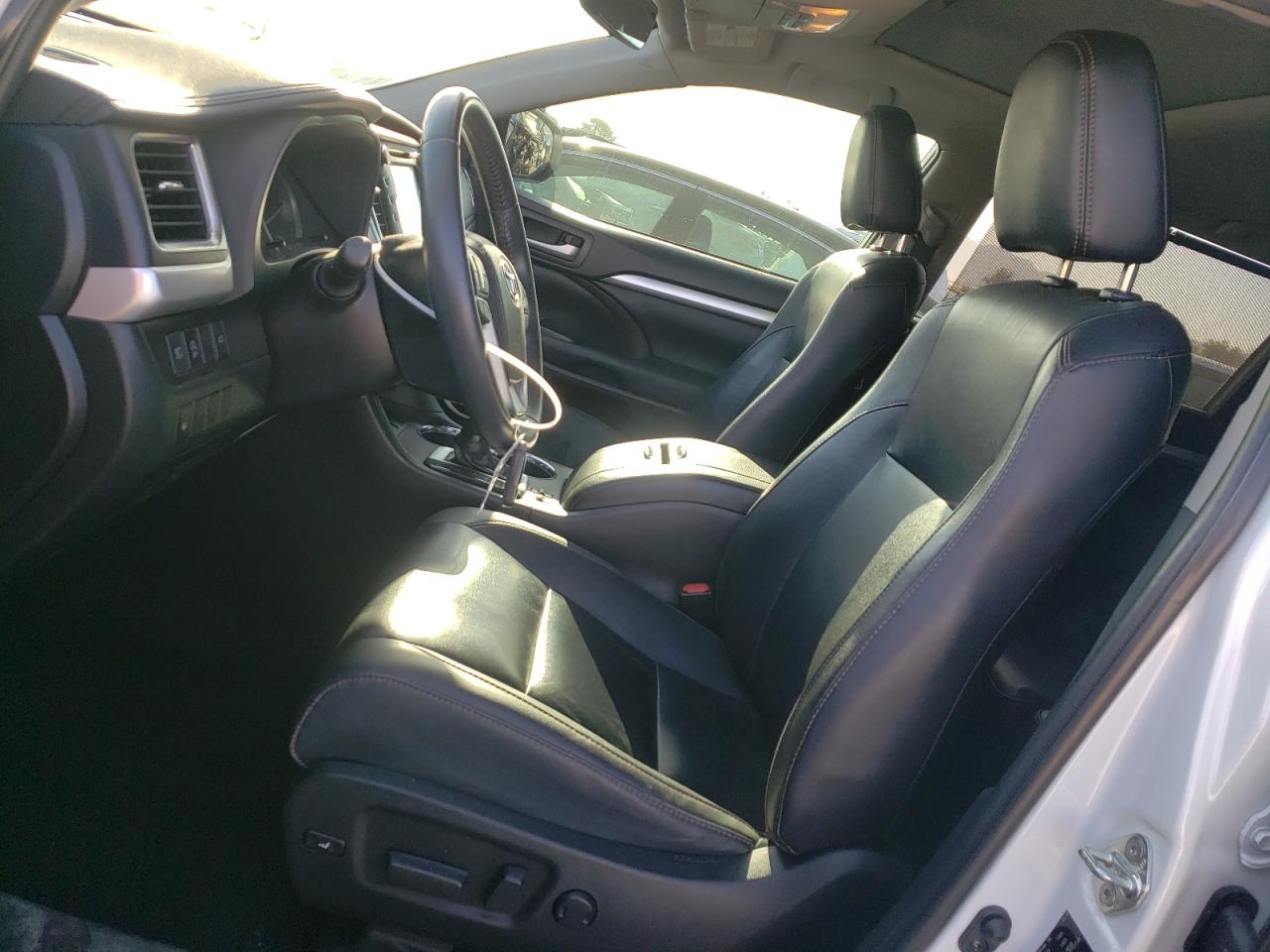 5TDKZRFH3KS331476 2019 Toyota Highlander Se