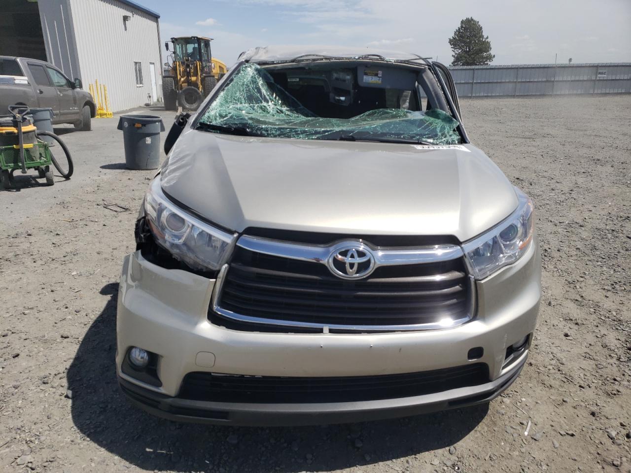 5TDBKRFH1GS281401 2016 Toyota Highlander Le