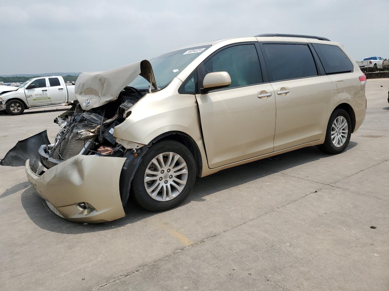 2014 Toyota Sienna Xle vin: 5TDYK3DC2ES522121