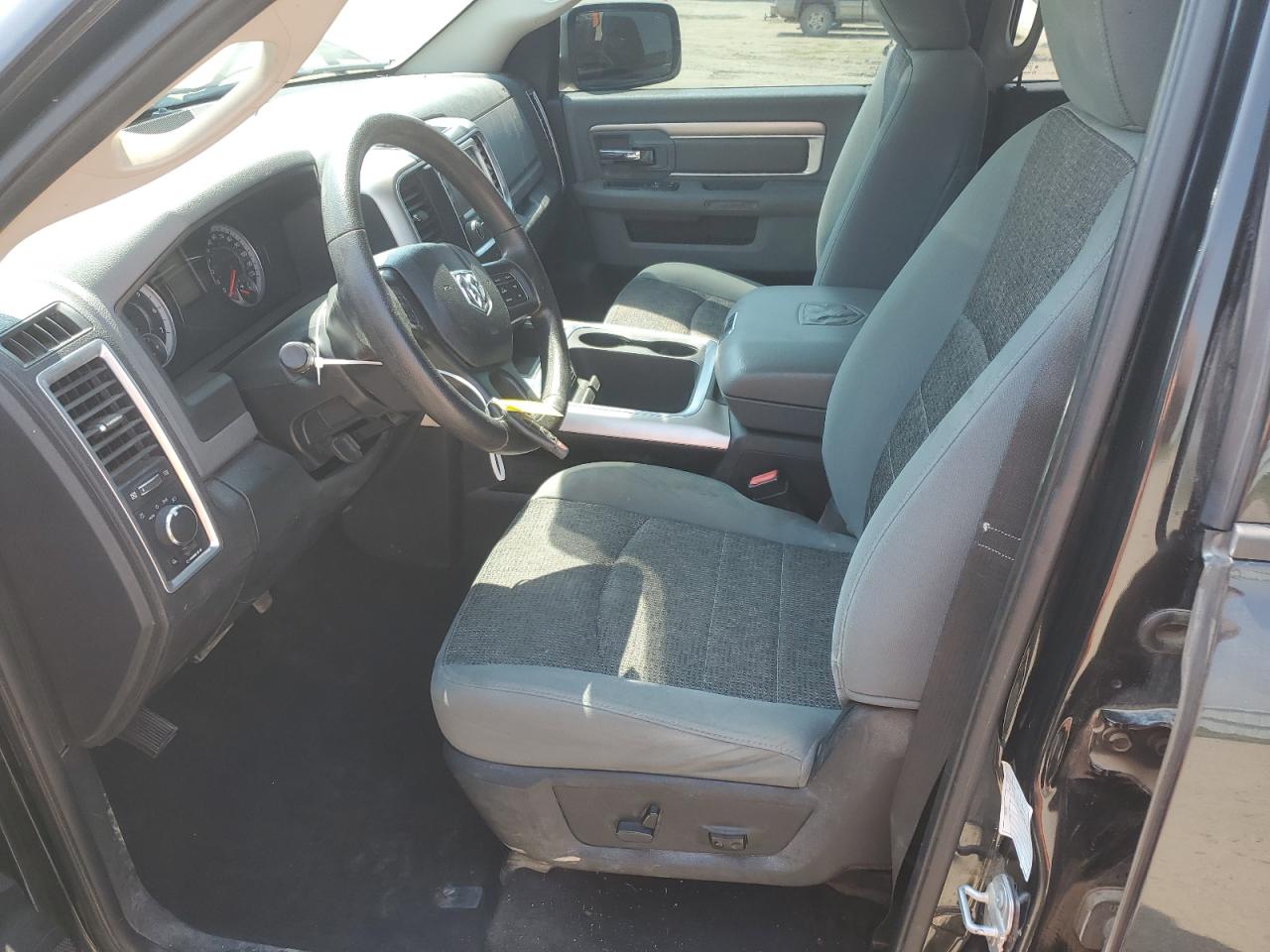 1C6RR7GG9HS676849 2017 Ram 1500 Slt