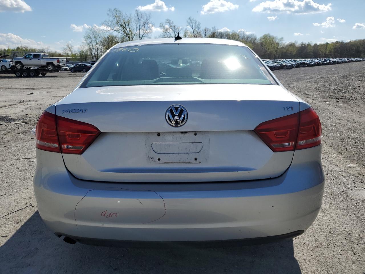 2015 Volkswagen Passat S vin: 1VWAT7A38FC120825