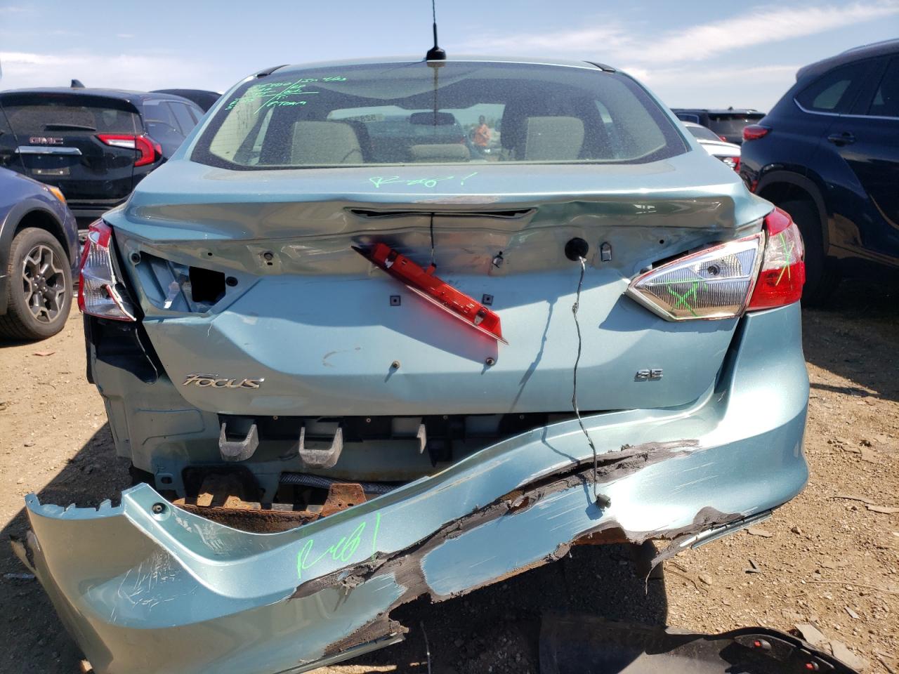 1FAHP3F28CL320359 2012 Ford Focus Se