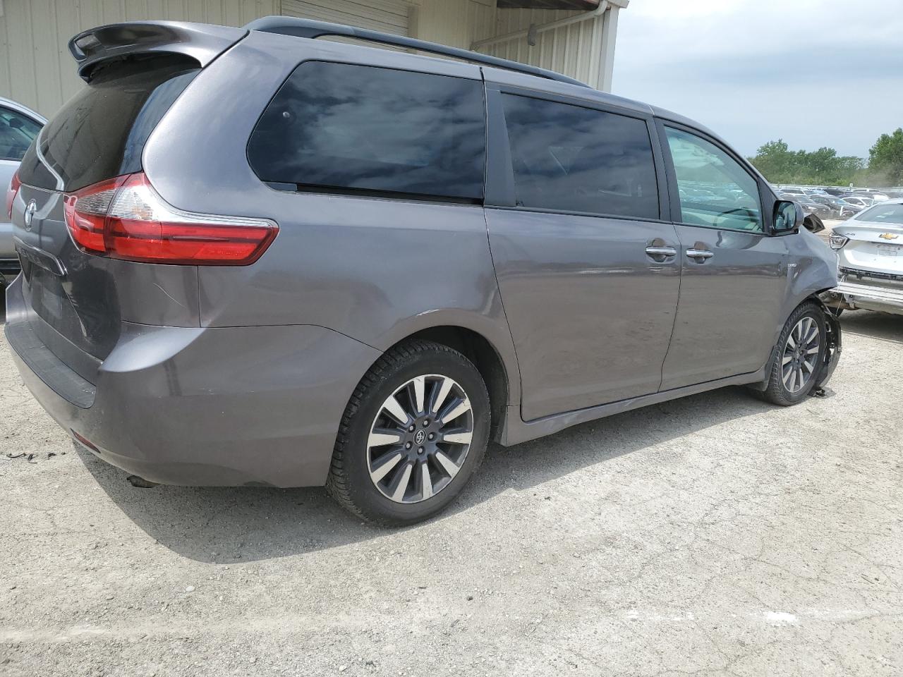 5TDDZ3DC1LS236655 2020 Toyota Sienna Xle