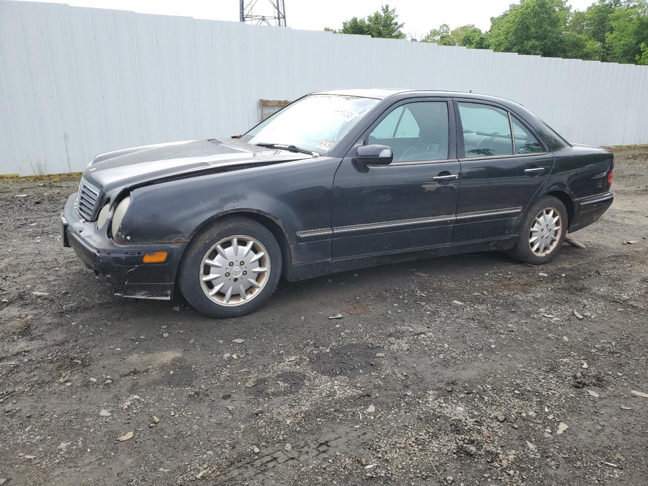 WDBJF65J8YB121283 2000 Mercedes-Benz E 320