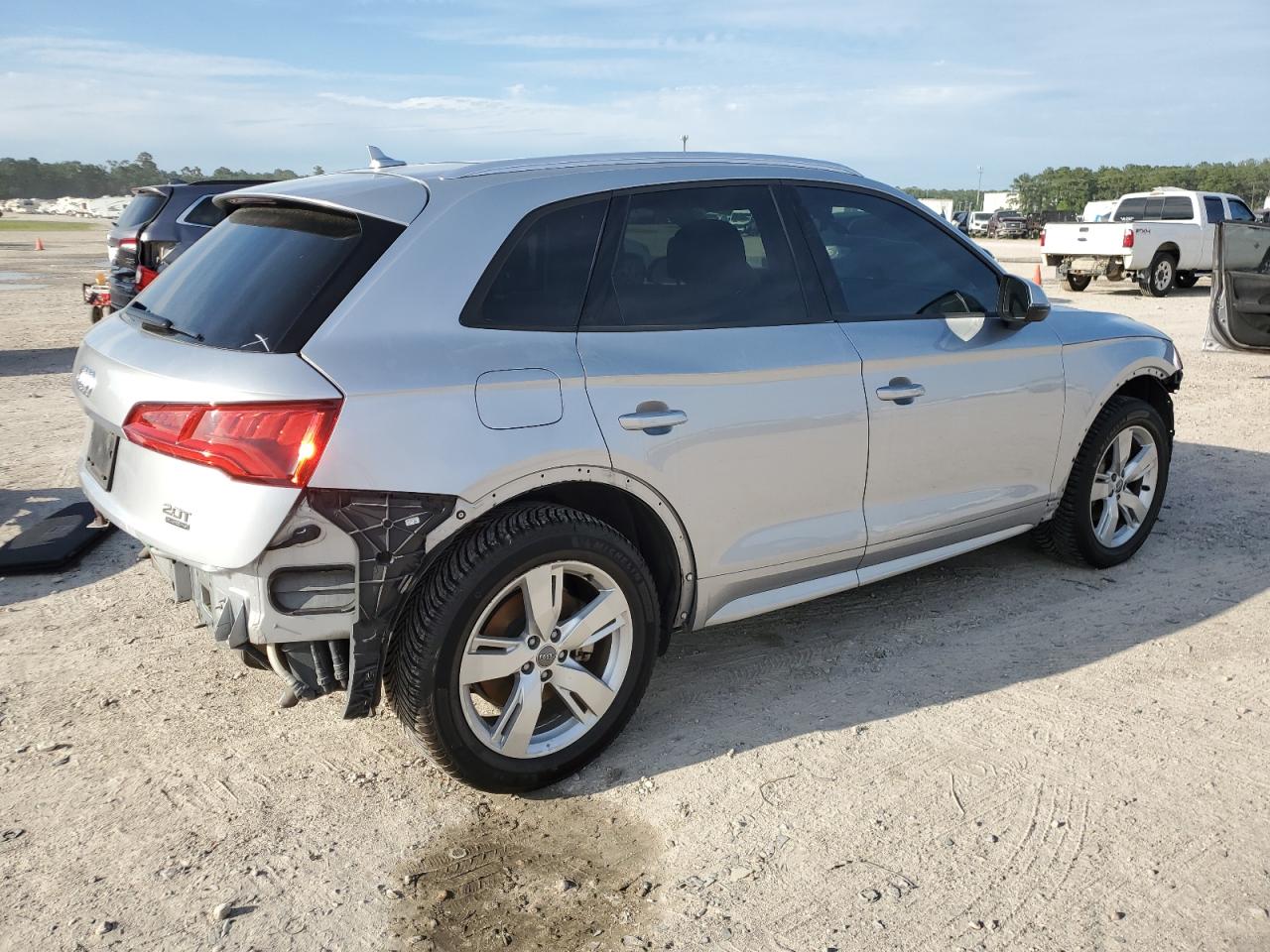 WA1ANAFY9J2004802 2018 Audi Q5 Premium