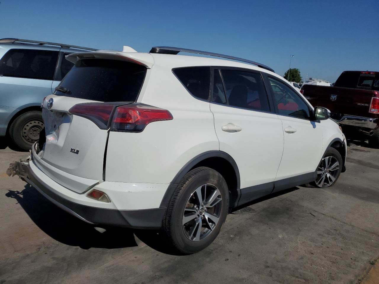 JTMWFREV2HD103362 2017 Toyota Rav4 Xle