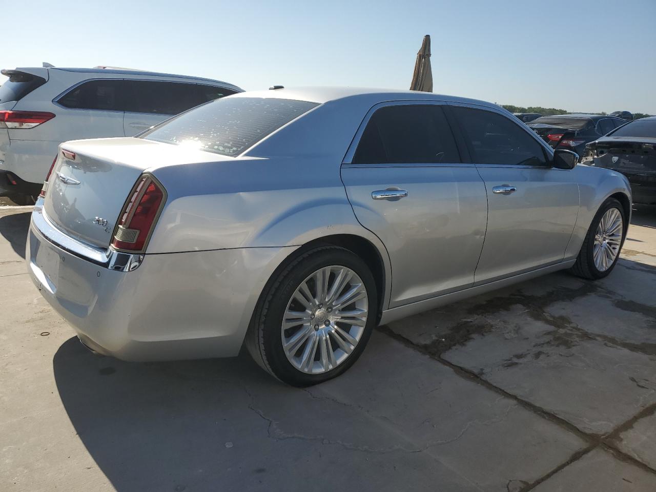 2C3CA6CTXBH614043 2011 Chrysler 300C