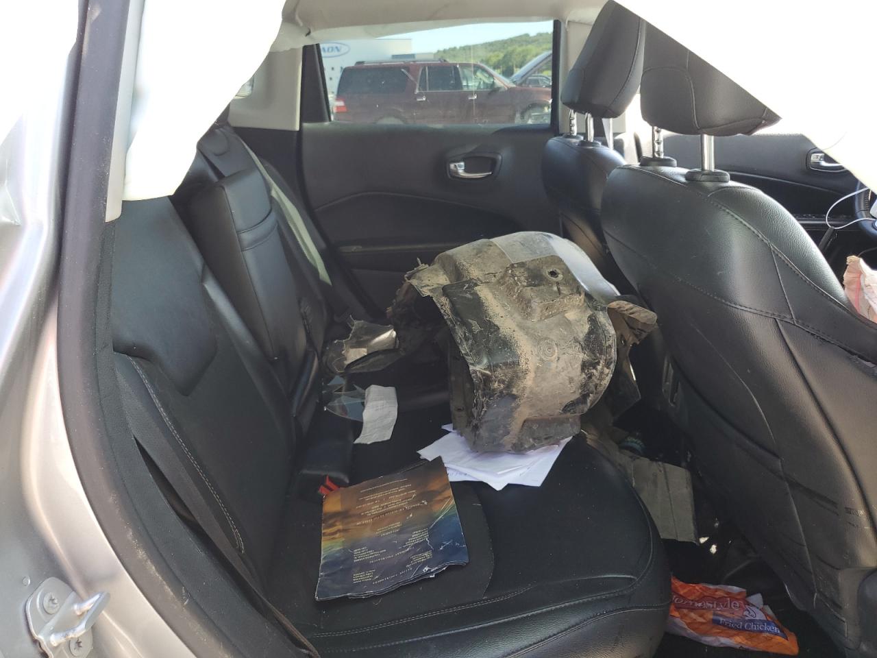 3C4NJCBB0KT843978 2019 Jeep Compass Latitude