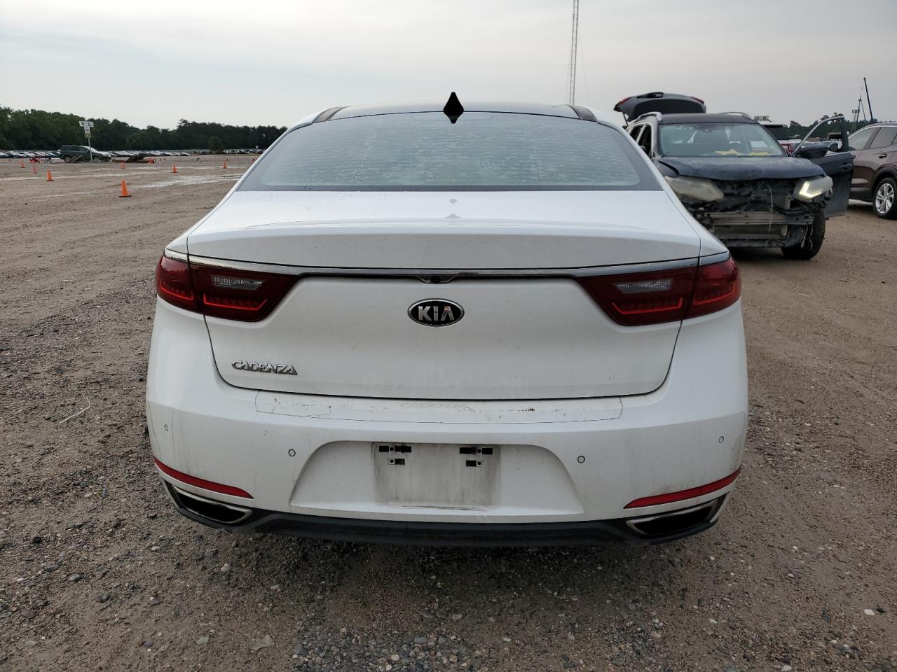 KNALC4J1XH5043940 2017 Kia Cadenza Premium