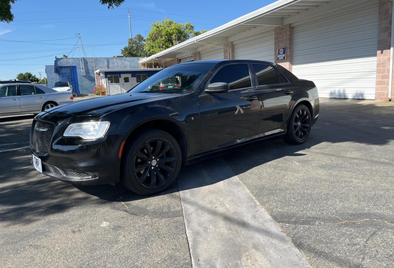 2017 Chrysler 300 Limited vin: 2C3CCAAG5HH577429