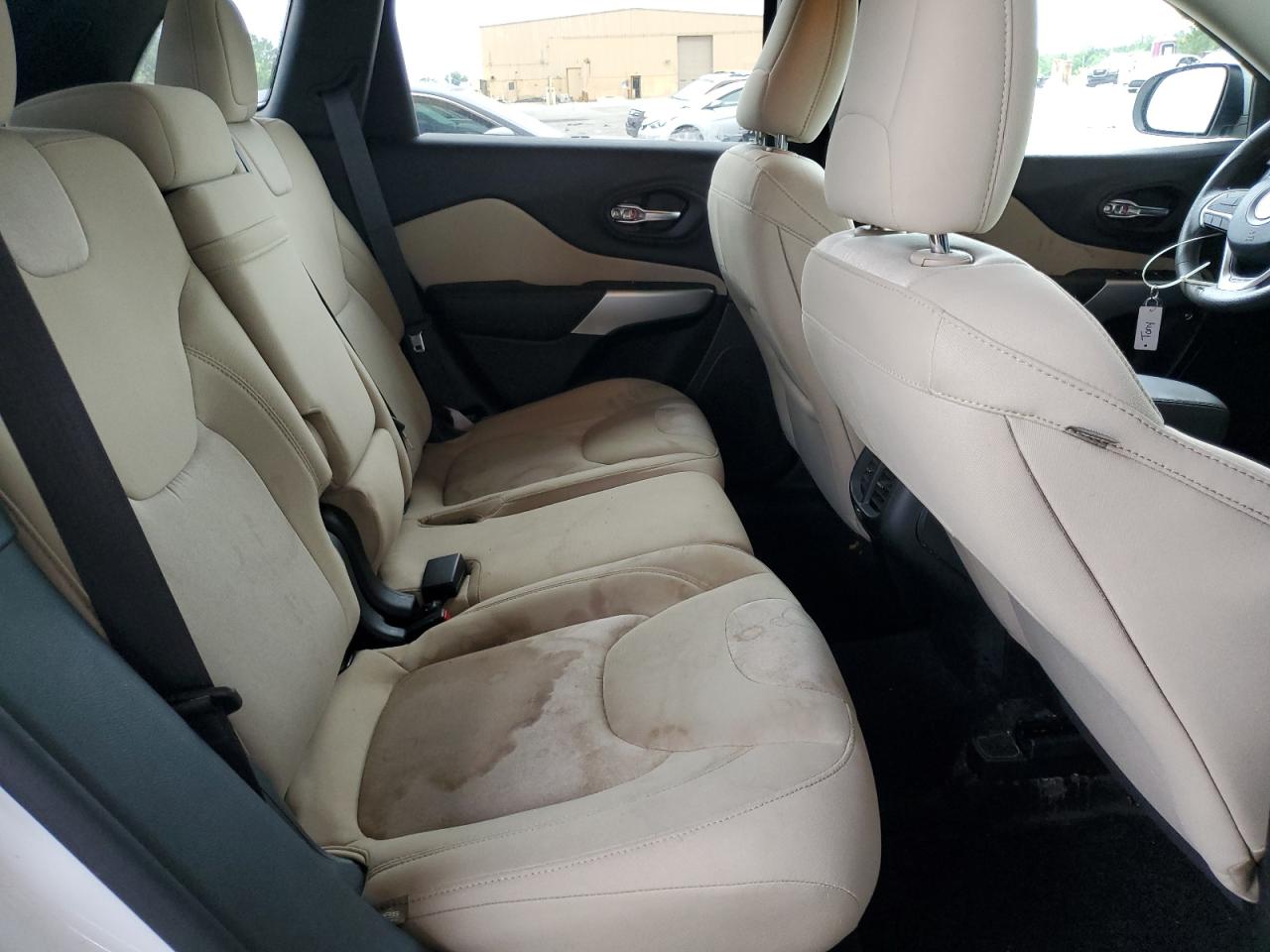 1C4PJLCB3JD560700 2018 Jeep Cherokee Latitude