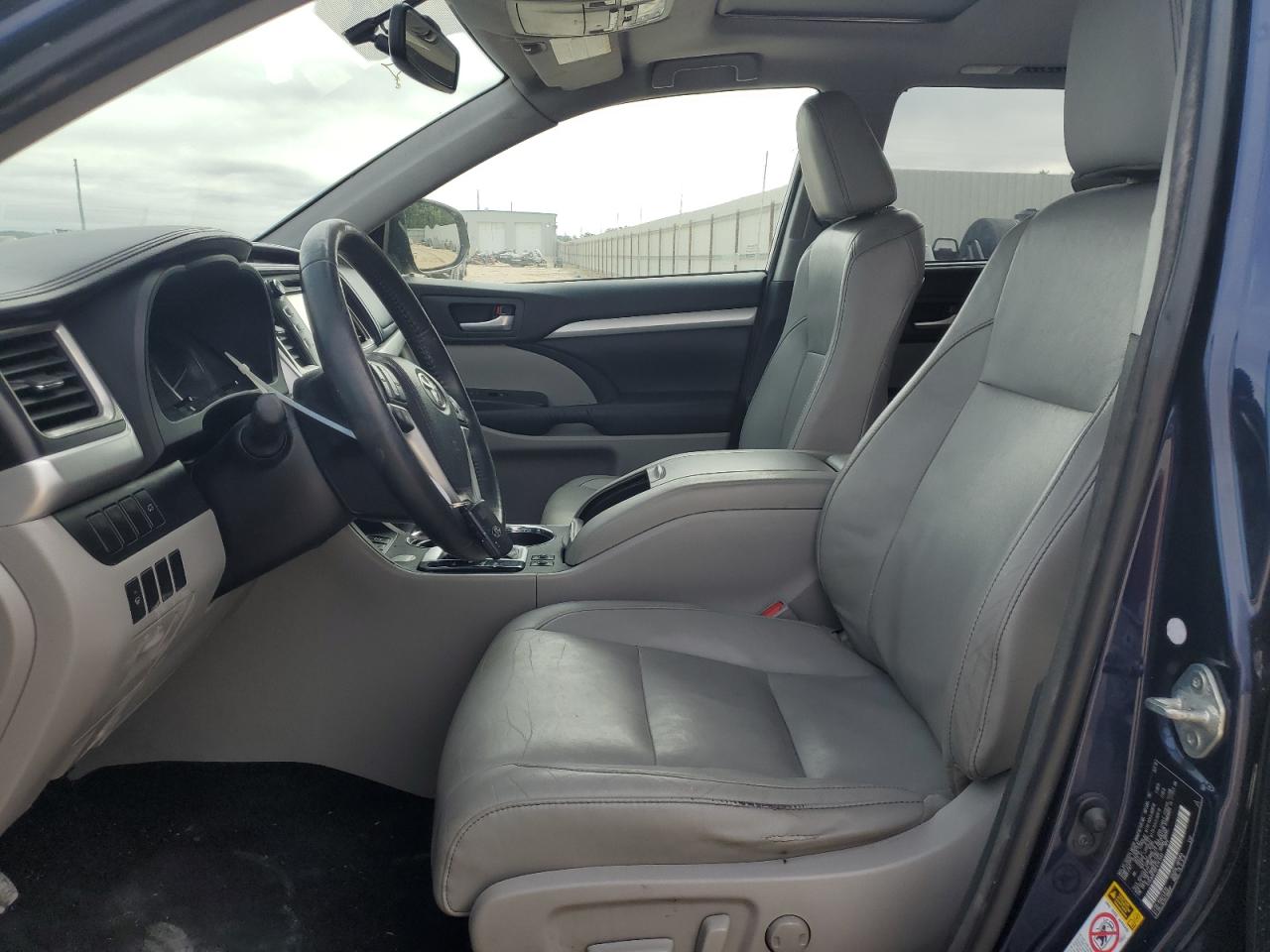 5TDJKRFH6FS141483 2015 Toyota Highlander Xle