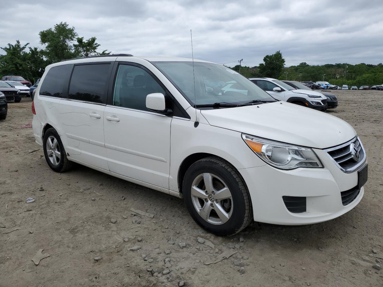 2V4RW3DG5BR691894 2011 Volkswagen Routan Se