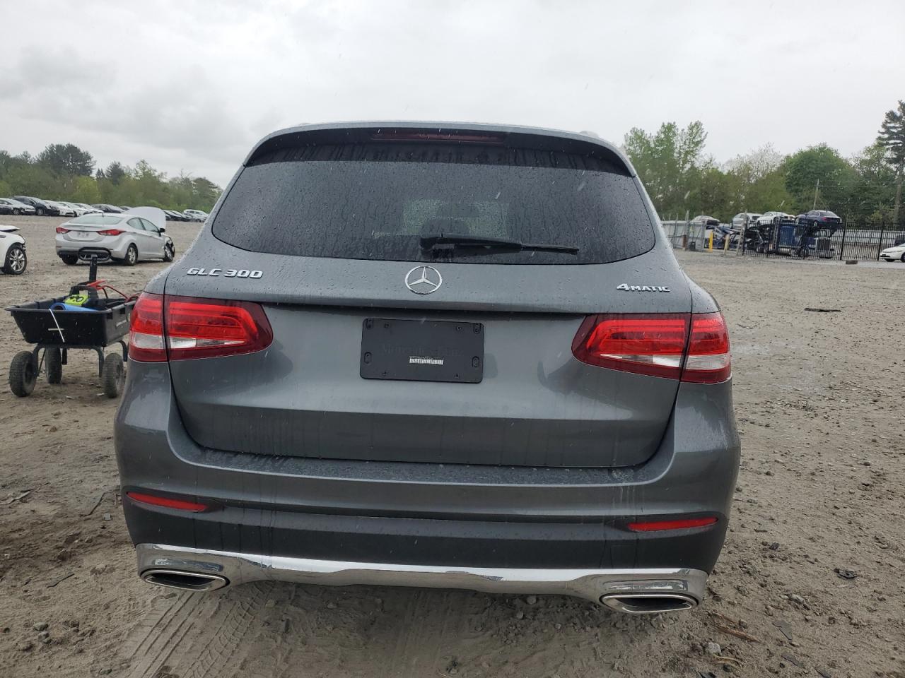 WDC0G4KB9HV013758 2017 Mercedes-Benz Glc 300 4Matic