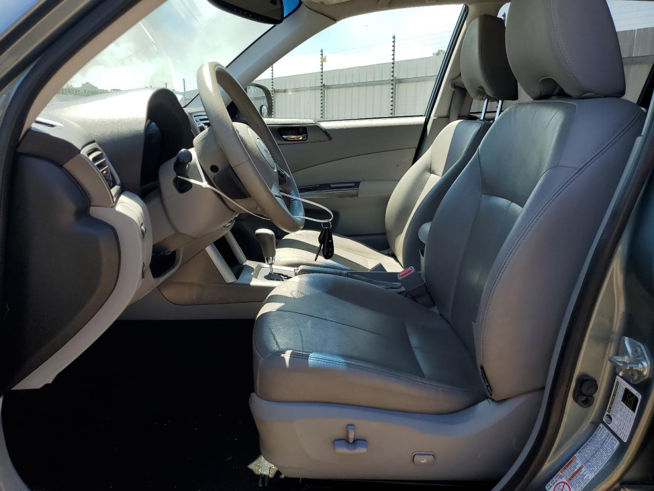 JF2SHBEC4BH719046 2011 Subaru Forester Limited