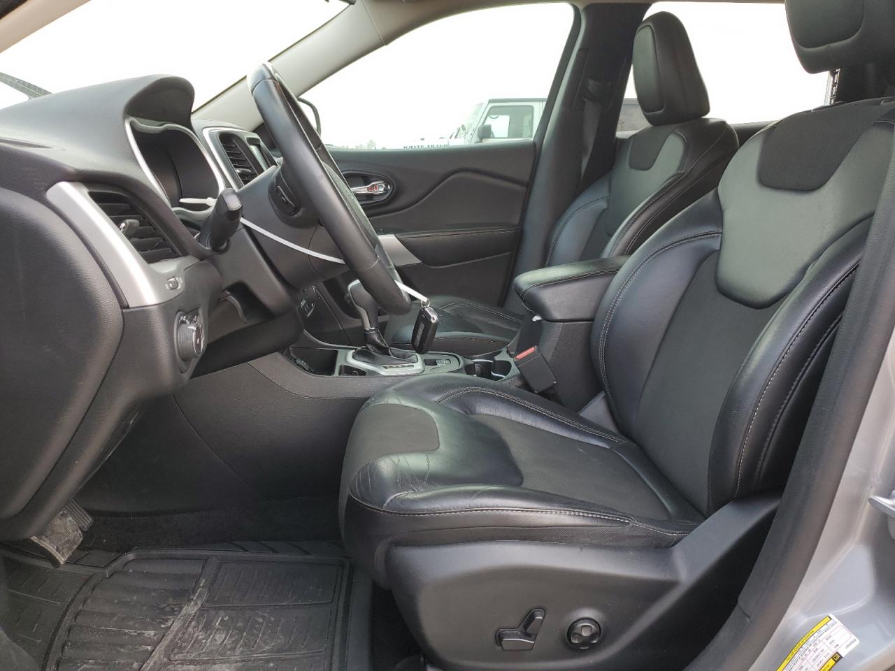 1C4PJLLB5JD563338 2018 Jeep Cherokee Latitude Plus