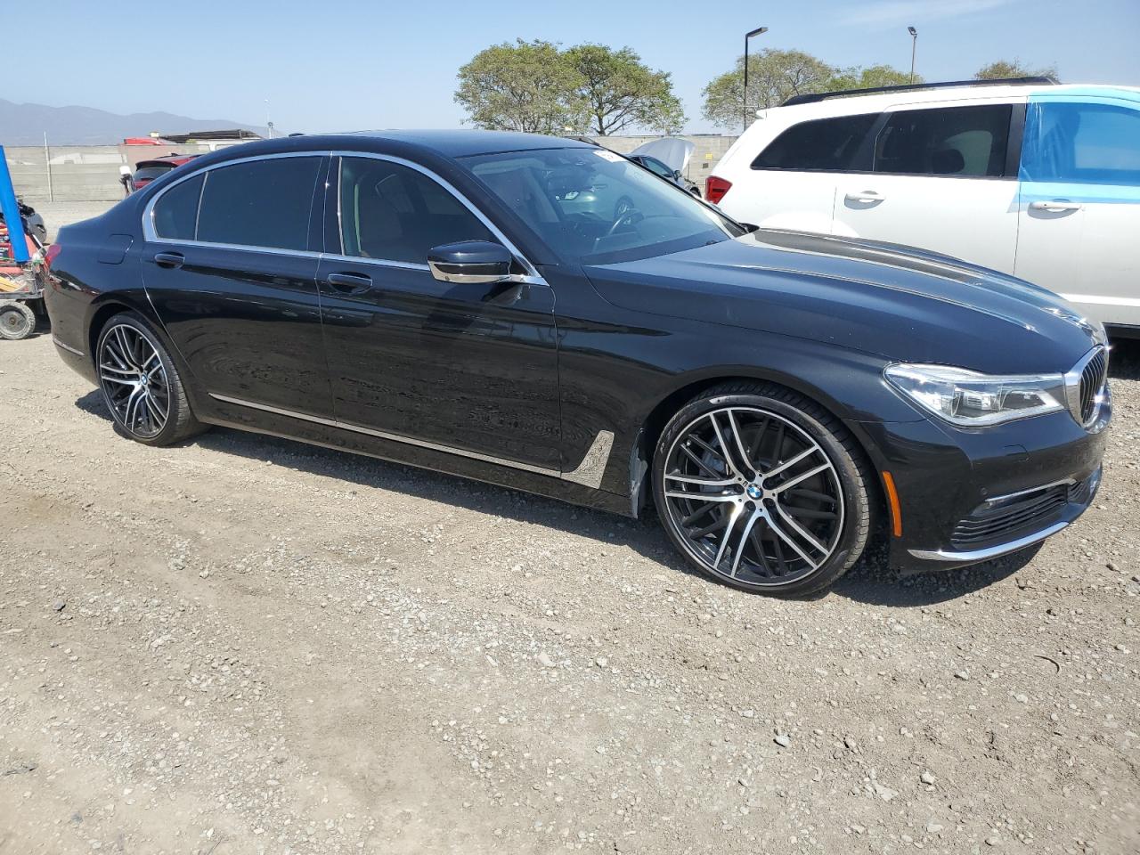 2018 BMW 750 Xi vin: WBA7F2C55JG424683