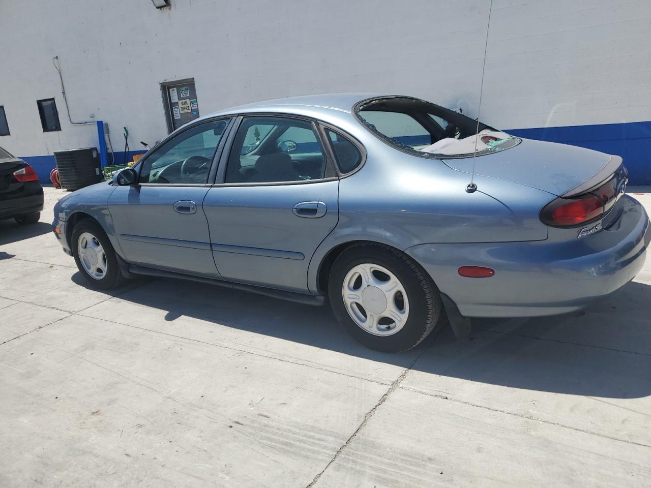 1FAFP53U7XG107667 1999 Ford Taurus Se