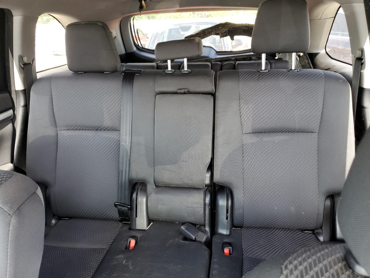 5TDZZRFH1JS267113 2018 Toyota Highlander Le