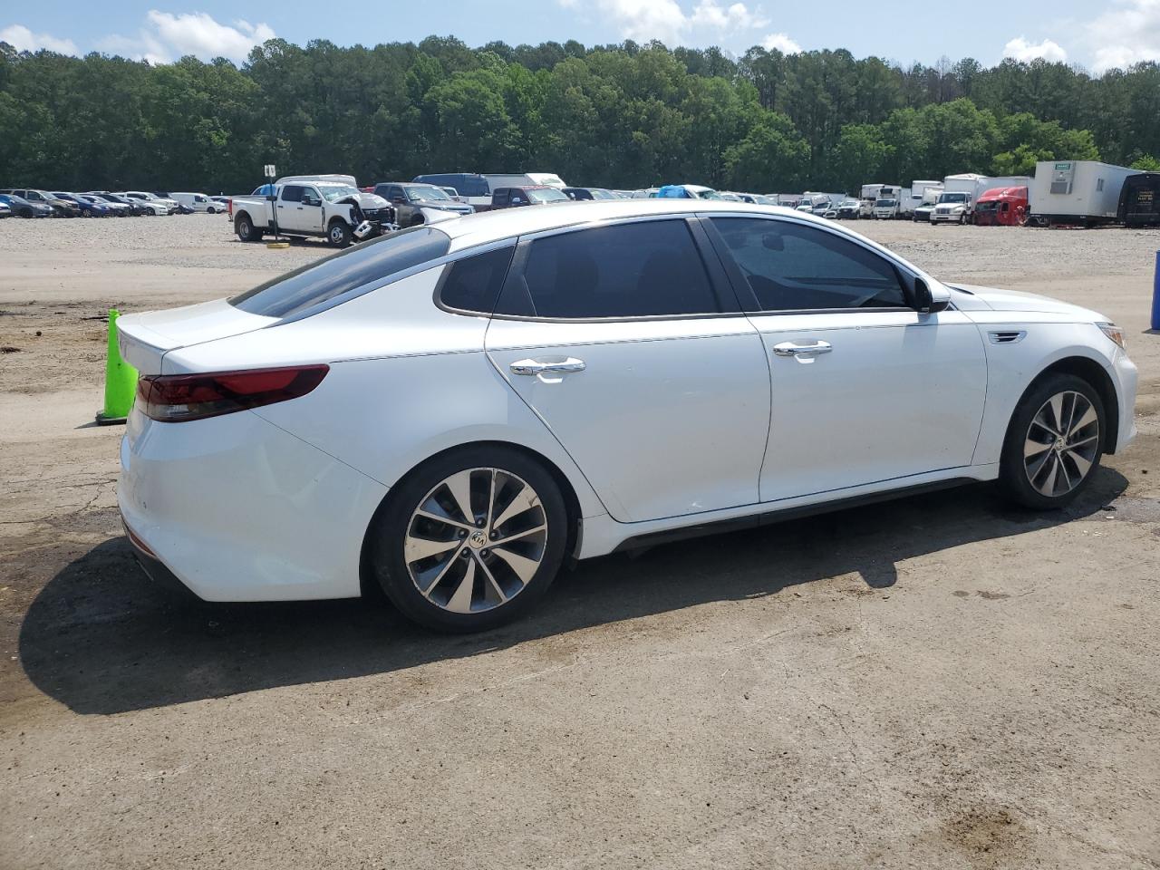 2018 Kia Optima Lx vin: 5XXGT4L3XJG253930