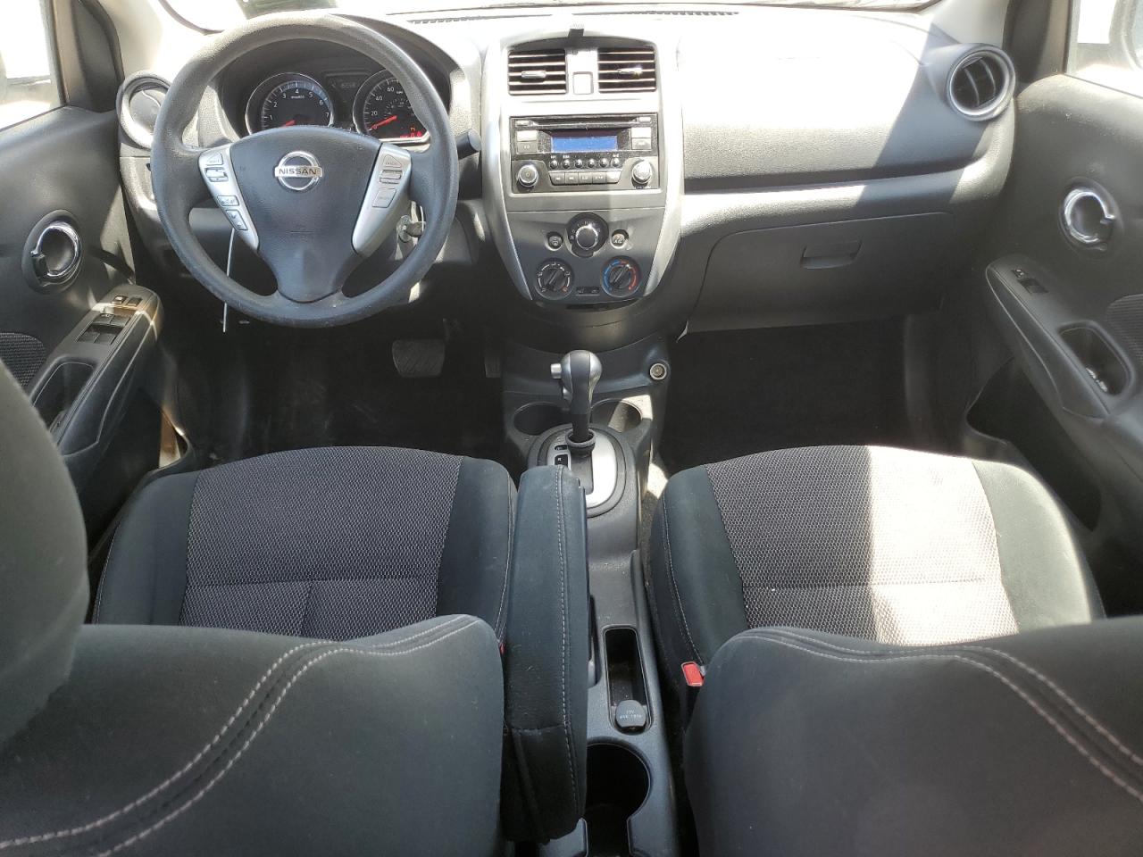 3N1CN7APXJL827563 2018 Nissan Versa S