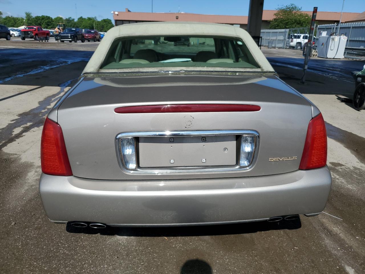 1G6KD54Y74U170206 2004 Cadillac Deville