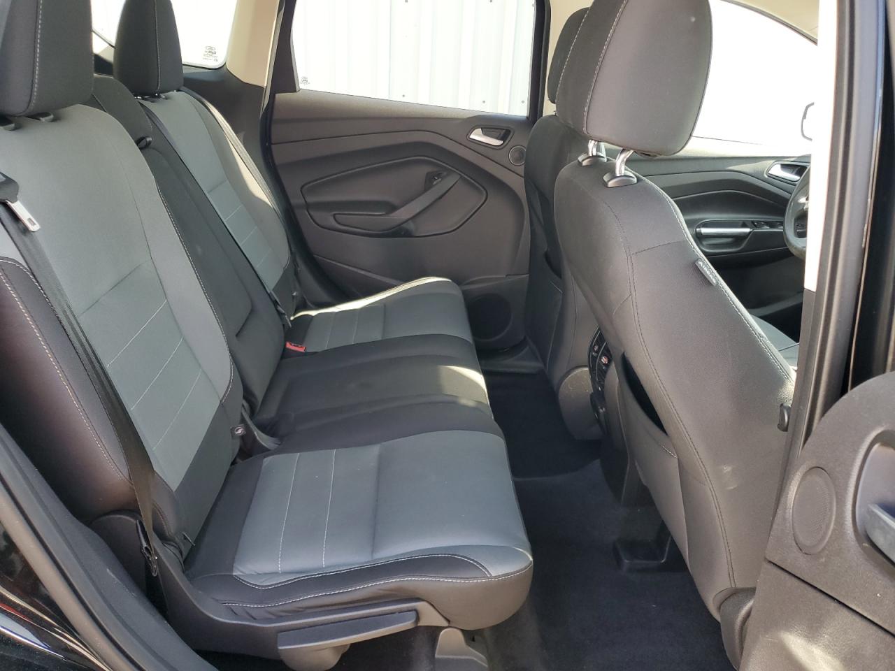 VIN: 1FMCU9GXXGUC28773 2016 FORD ESCAPE