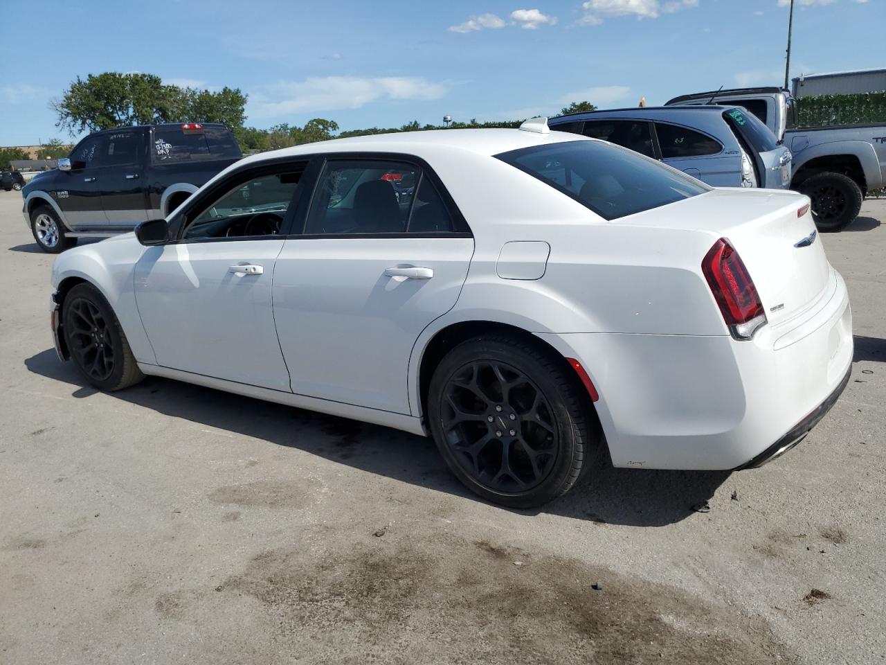 2C3CCAAG7KH755834 2019 Chrysler 300 Touring