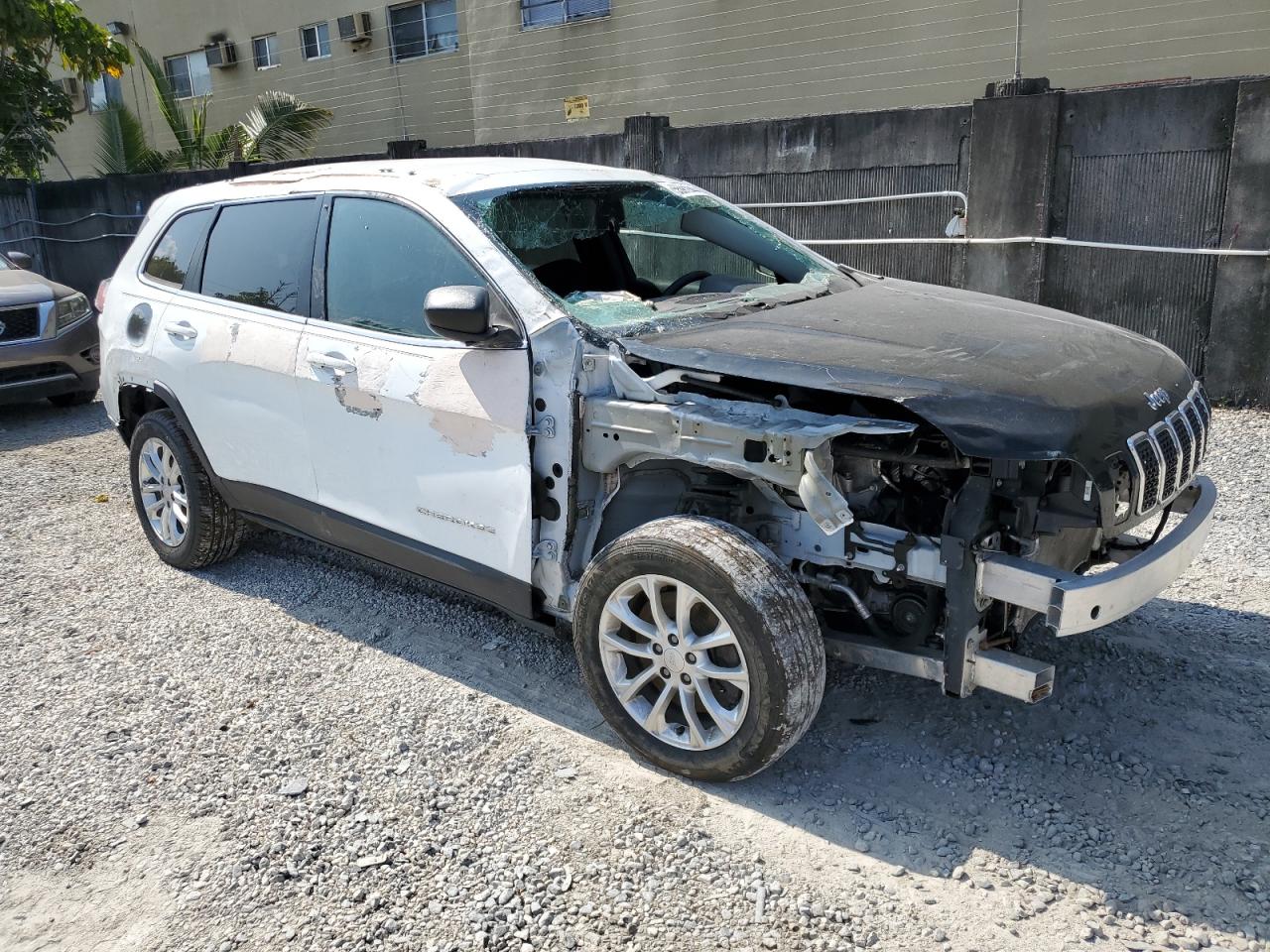 2019 Jeep Cherokee Latitude vin: 1C4PJLCB4KD366551