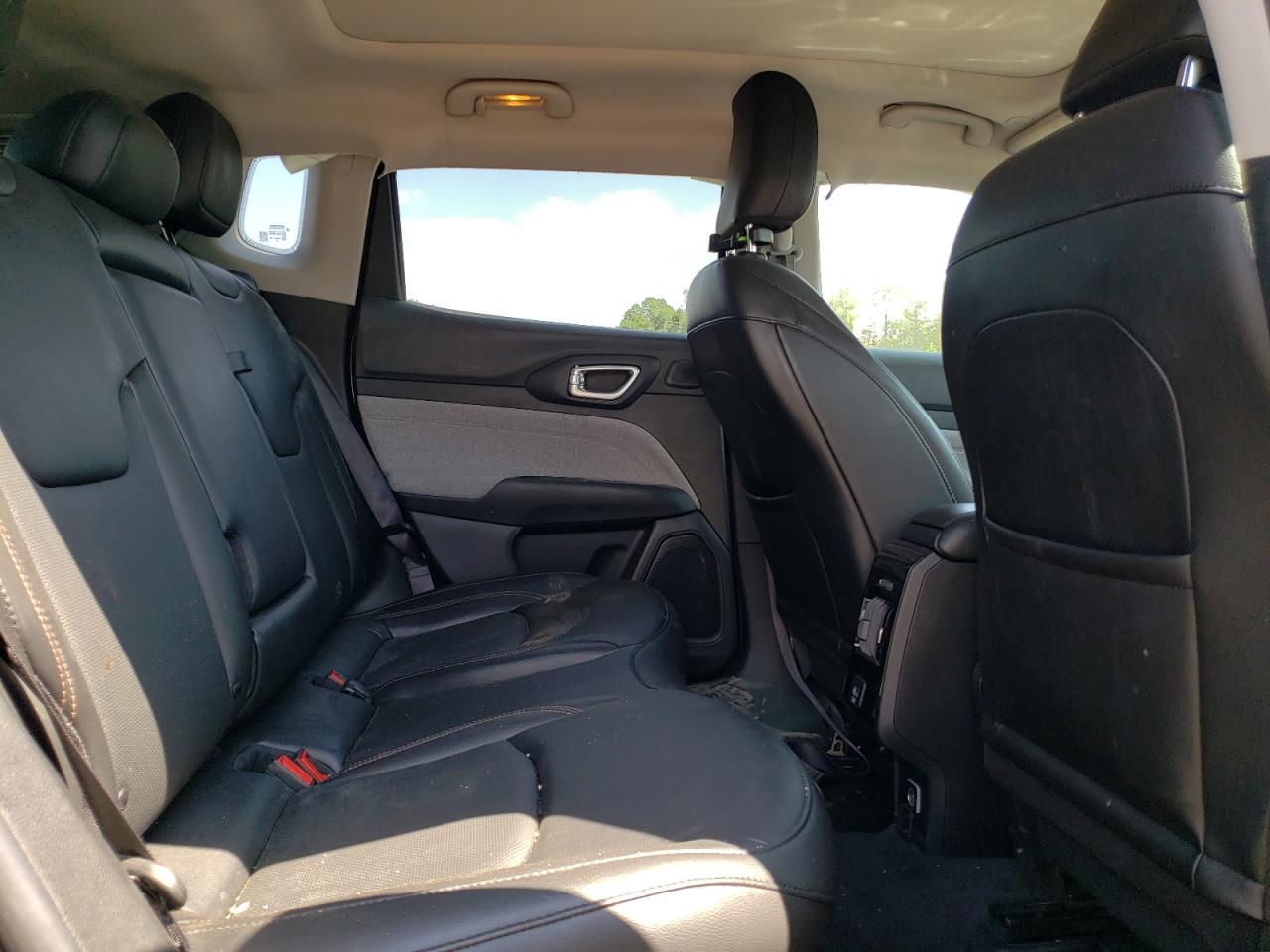 3C4NJDFB9NT135359 2022 Jeep Compass Latitude Lux