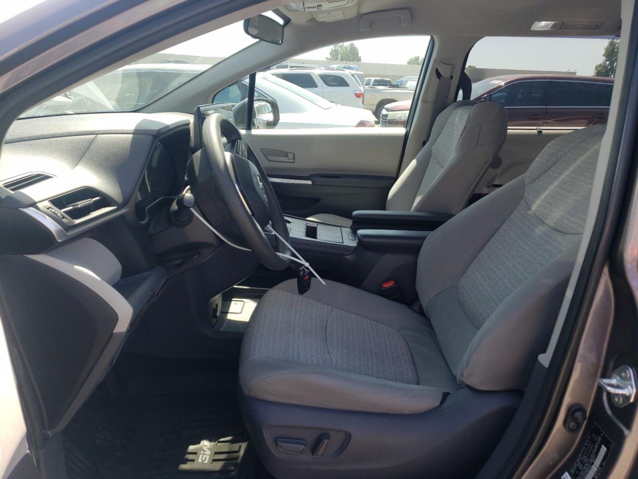 5TDKRKECXMS041252 2021 Toyota Sienna Le