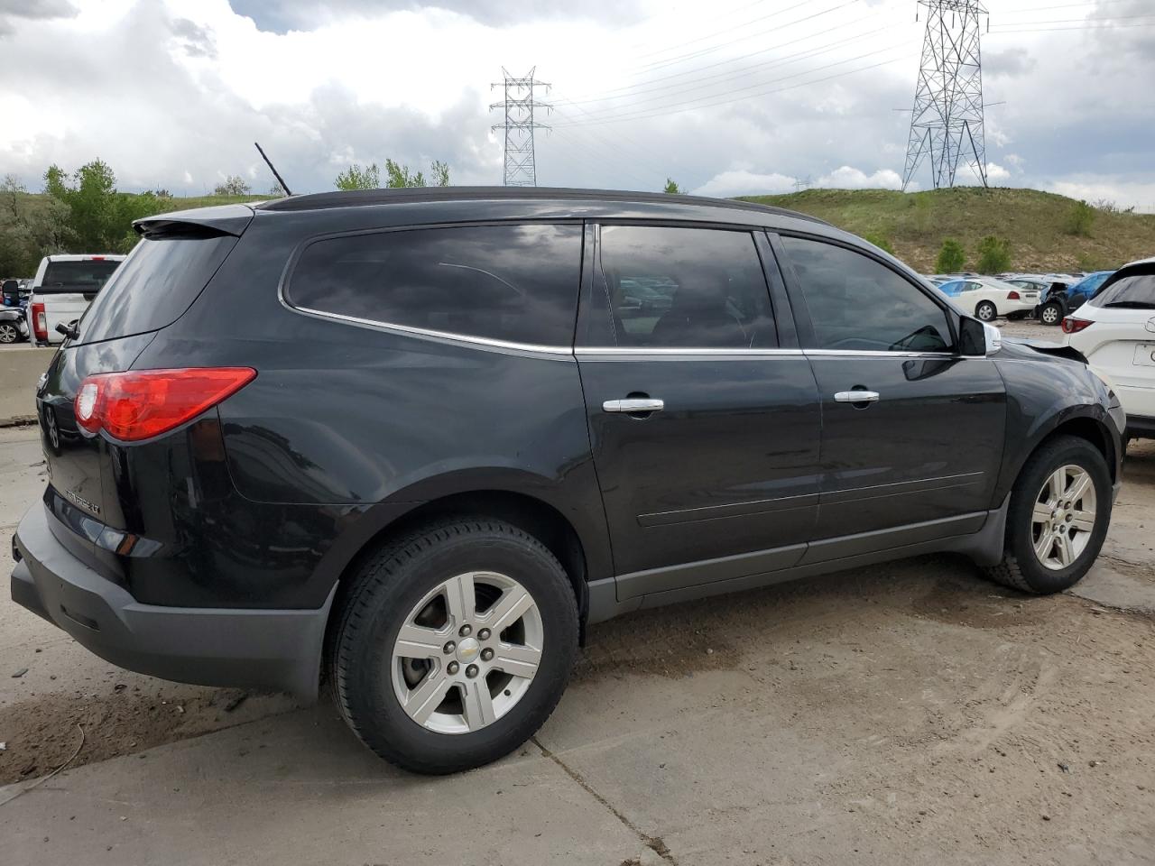 1GNKVGED2BJ327650 2011 Chevrolet Traverse Lt