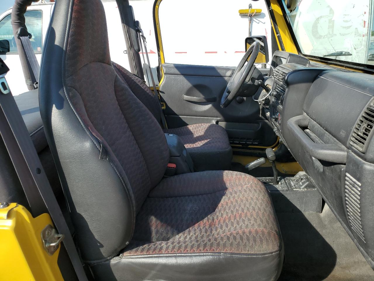 1J4FA49S3YP745163 2000 Jeep Wrangler / Tj Sport