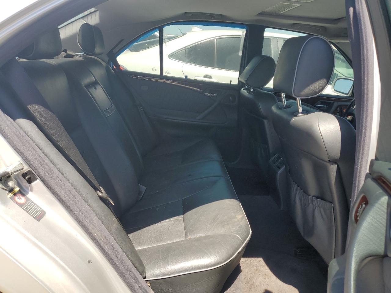 WDBJF65J6YB083746 2000 Mercedes-Benz E 320