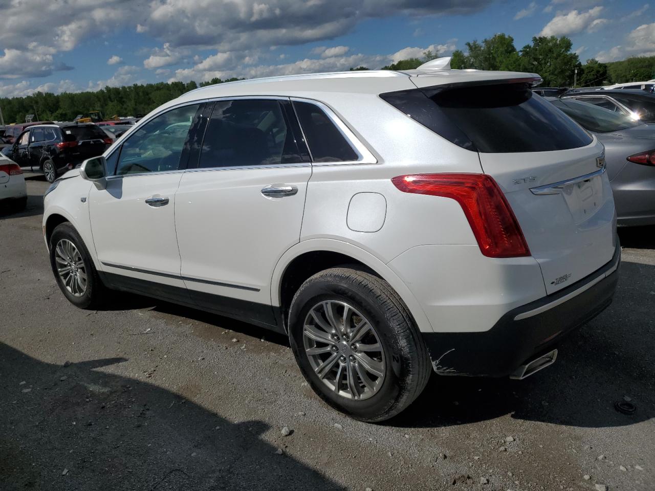 1GYKNBRS7HZ316541 2017 Cadillac Xt5 Luxury