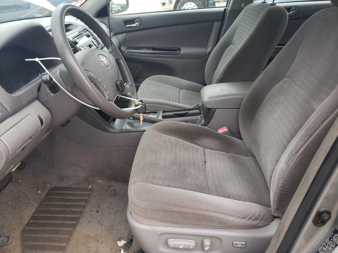 4T1BE32K05U957413 2005 Toyota Camry Le