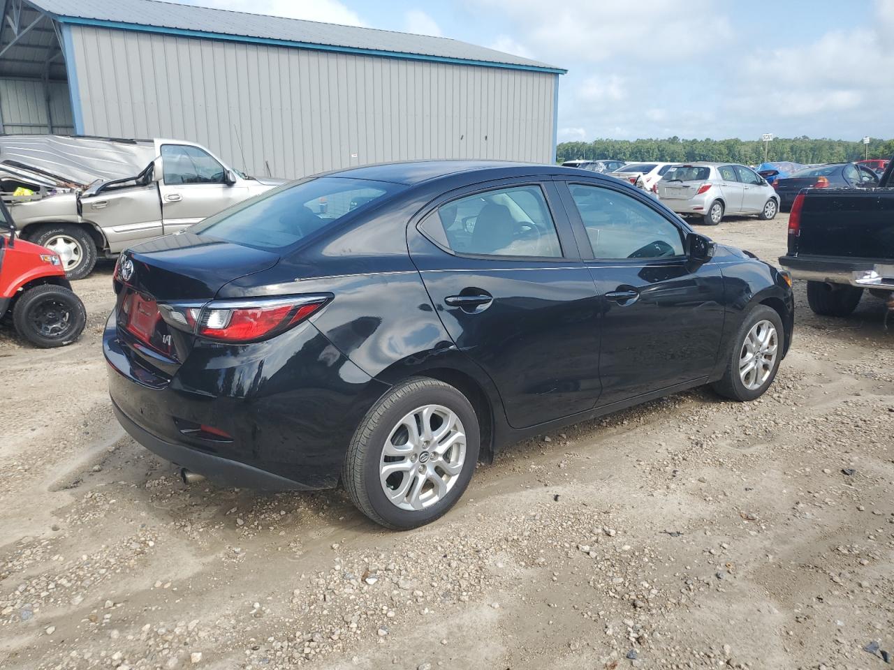 3MYDLBYVXJY329981 2018 Toyota Yaris Ia