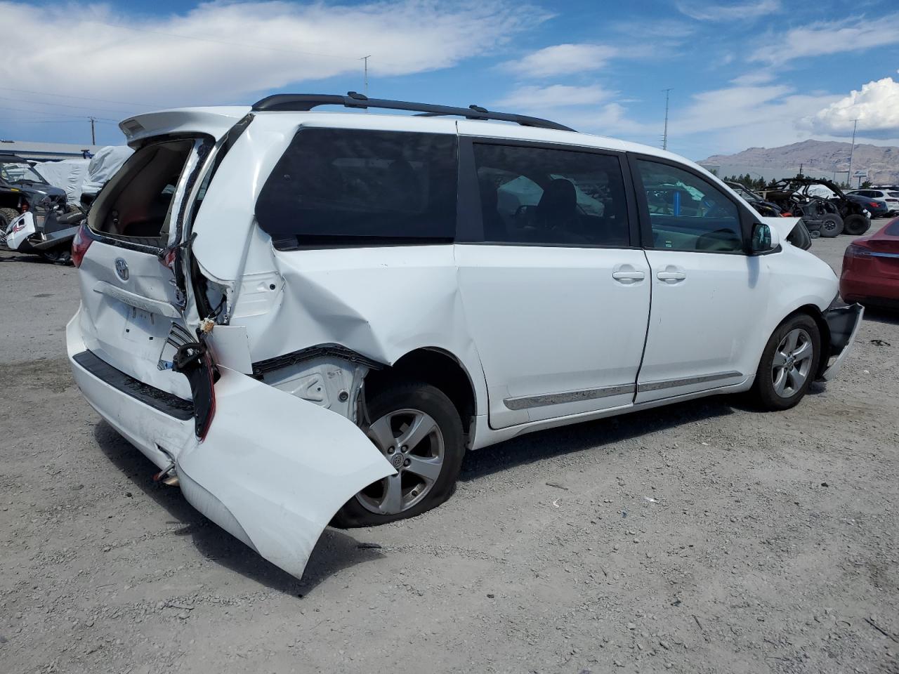 5TDKZ3DC9HS843109 2017 Toyota Sienna Le